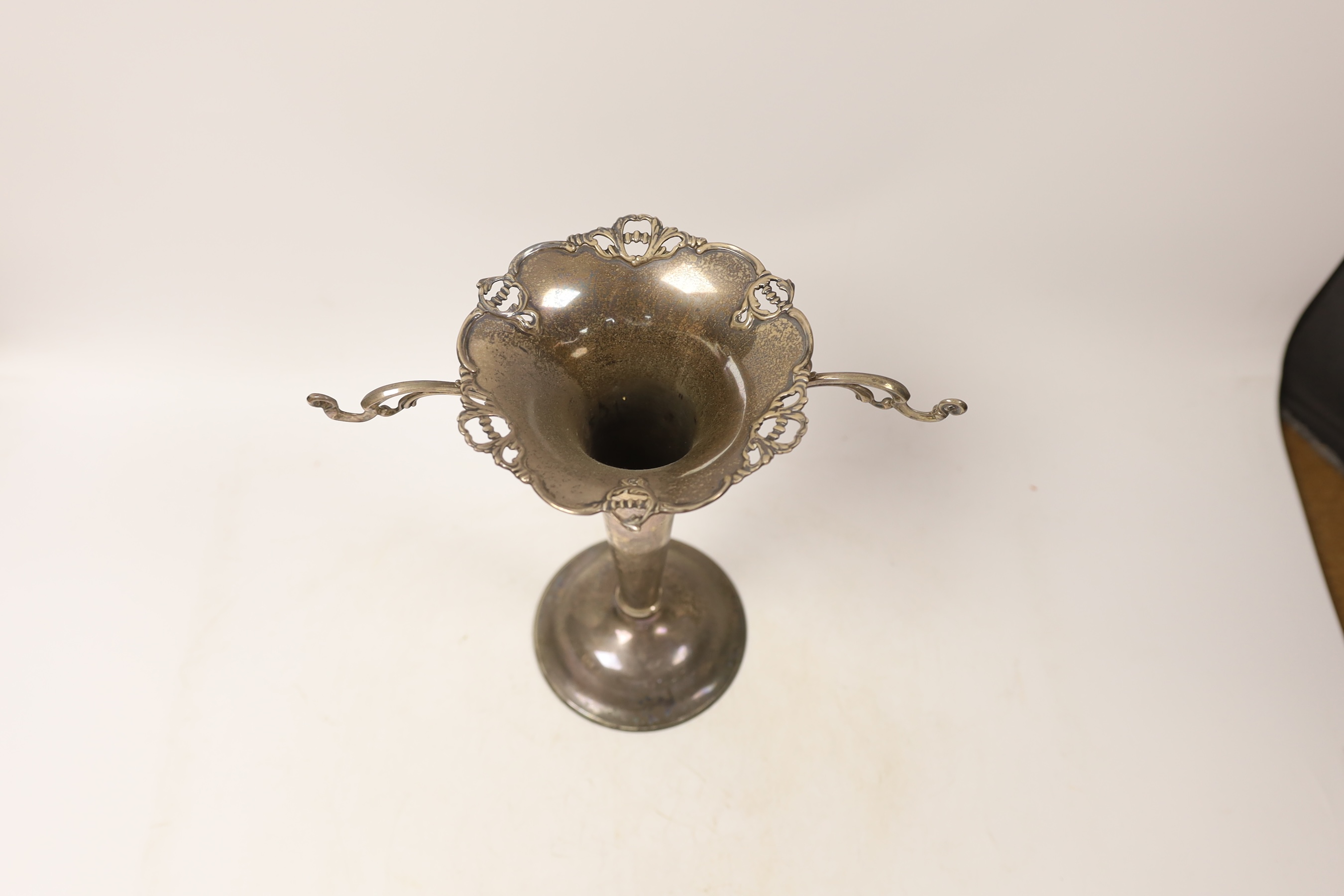 An Edwardian silver epergne, (lacking two receivers), Elkington & Co, Birmingham, 1909?, 24.6cm, weighted.
